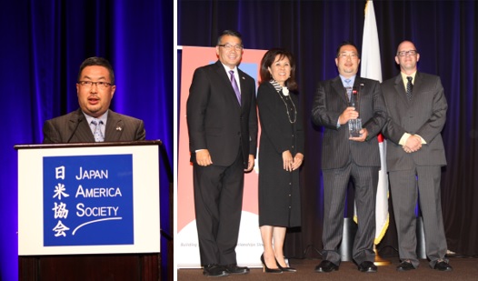 Recipient of the "International Citizen Award" from the Japan America Society of Southern California, Mizutani delivers his speech at the award ceremony.