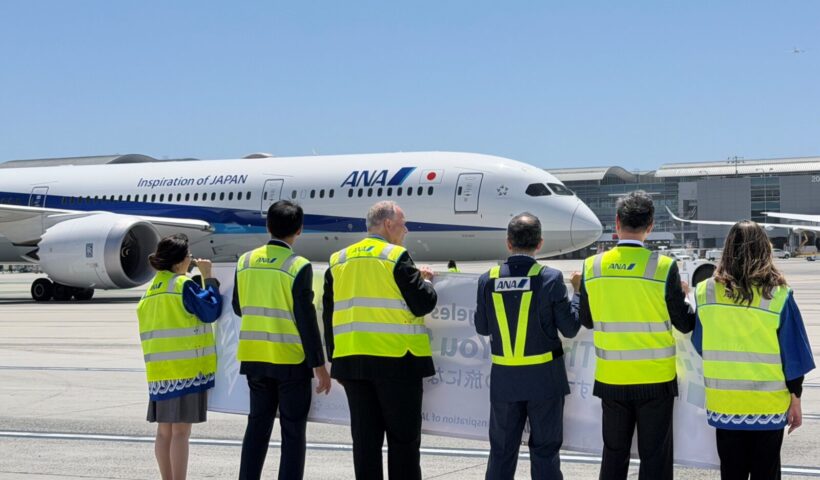 ANA aircraft, marking 40 years of the ANA Los Angeles route since 1986