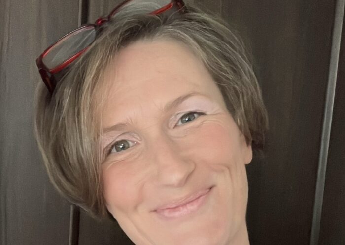 Carine Lantignac, a French artist living in Japan as a foreigner