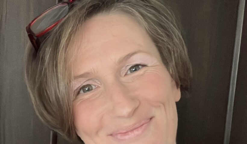 Carine Lantignac, a French artist living in Japan as a foreigner